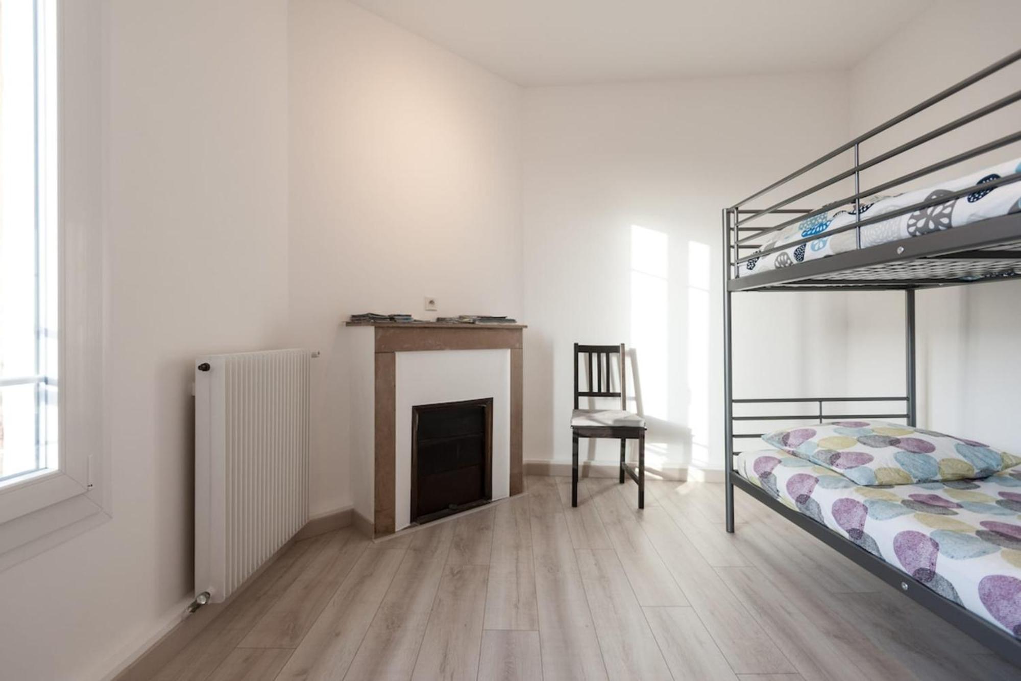 Explore From Our Cozy & Quiet 2br Aptparking *