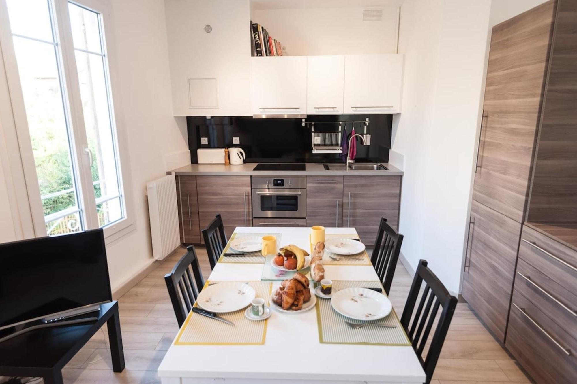 Explore From Our Cozy & Quiet 2br Aptparking *